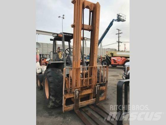 CASE 586H Arazi tipi forklift