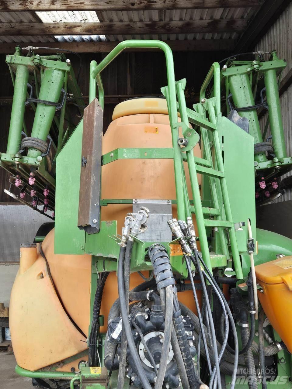 Amazone UX 4200 Çekilir pülverizatörler