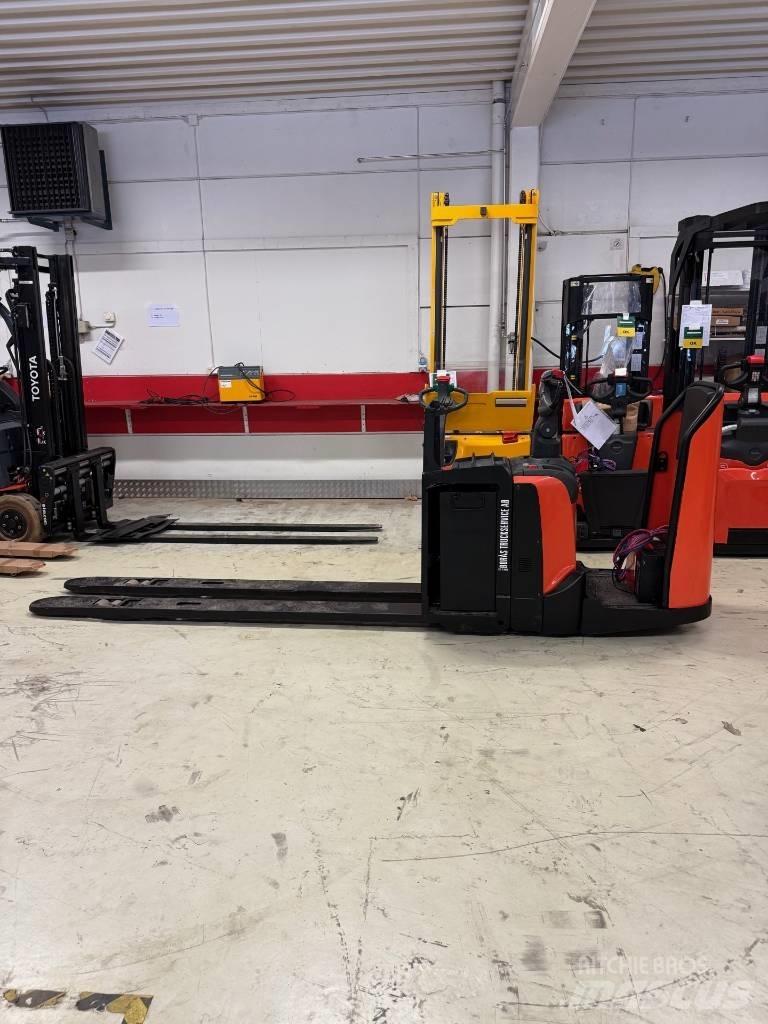 BT truck LPE 250 Akülü depo ekipmanları