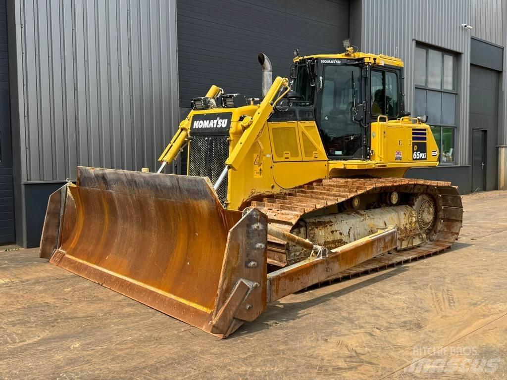 Komatsu D65PXi-18 Paletli dozerler