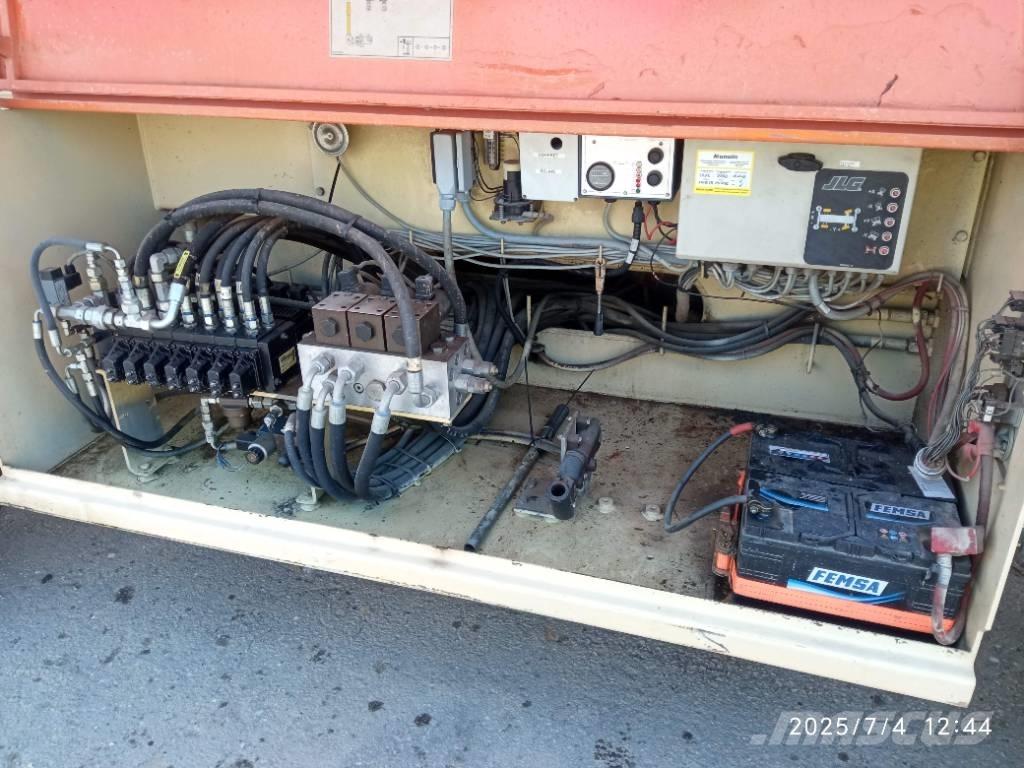 JLG 203-24 Makasli platformlar