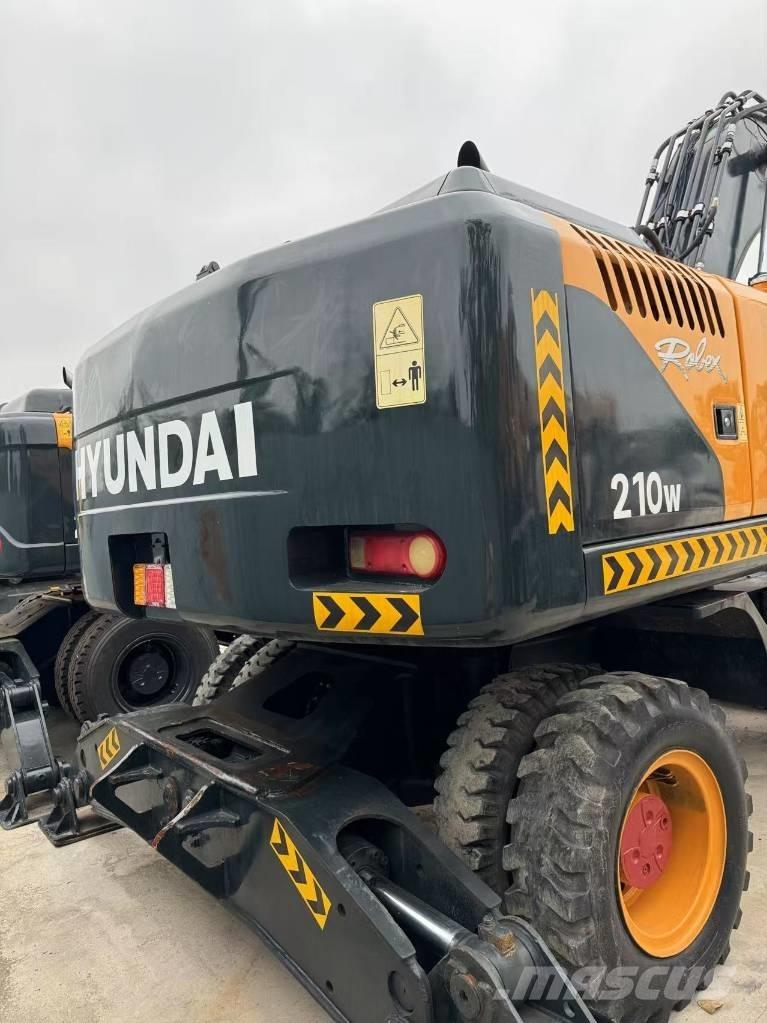 Hyundai R210W-9 Lastik tekerli ekskavatörler