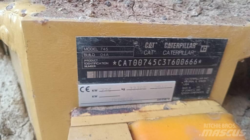 CAT 745 Belden kirma kaya kamyonu