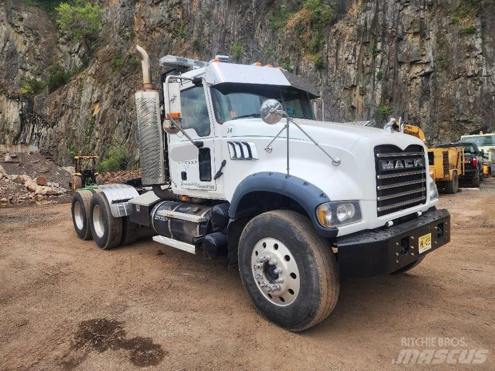 Mack GU713 GRANITE Çekiciler
