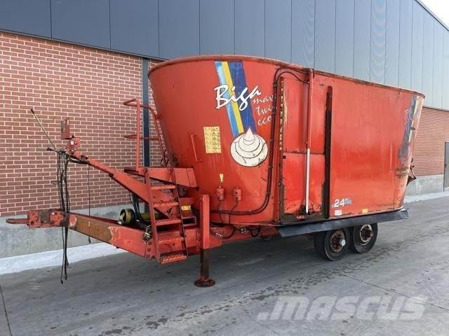Peecon 24m³ Mikser besleyiciler