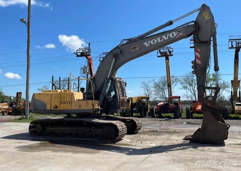 VOLVO 210CL Paletli ekskavatörler