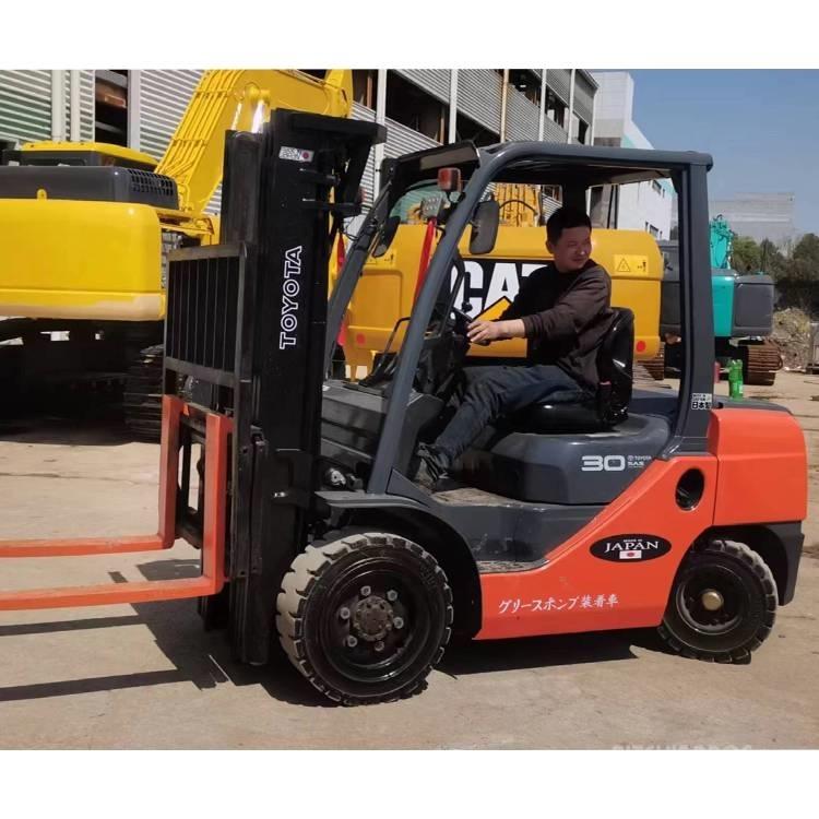 Toyota 8 FDN 30 Dizel forkliftler