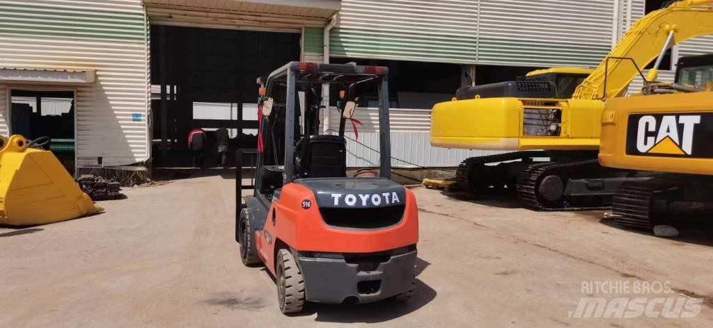 Toyota 8 FDN 30 Dizel forkliftler
