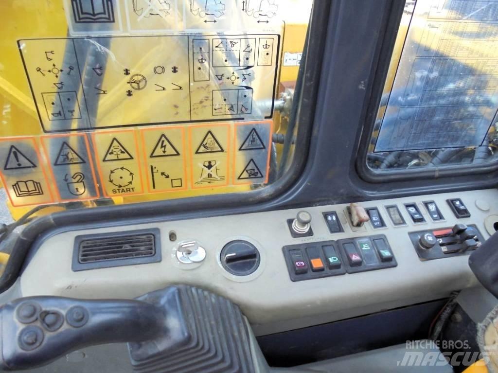Komatsu PW 130ES-6K Lastik tekerli ekskavatörler