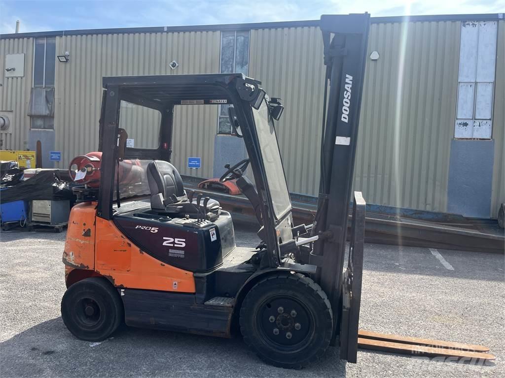 Doosan G25E-5 LPG'li forkliftler