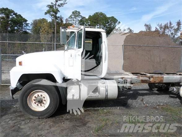 Mack DM600 Diger