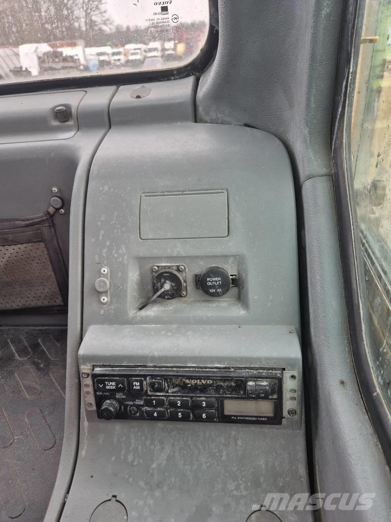 Volvo EW180B Lastik tekerli ekskavatörler