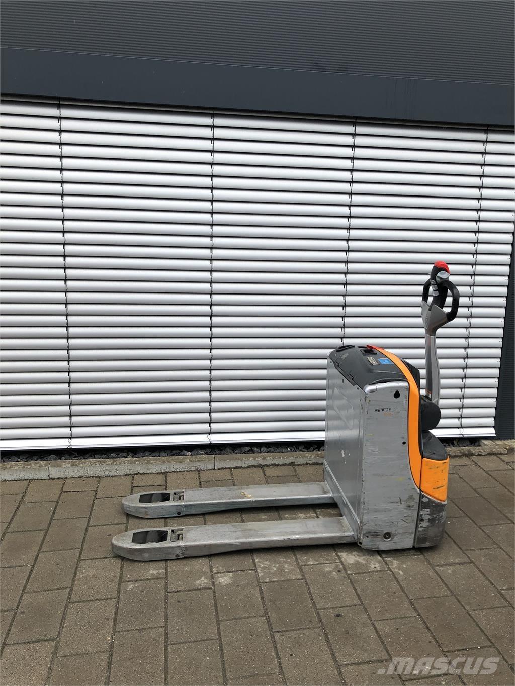 Still EXU16 Yaya kumandali istif makinasi