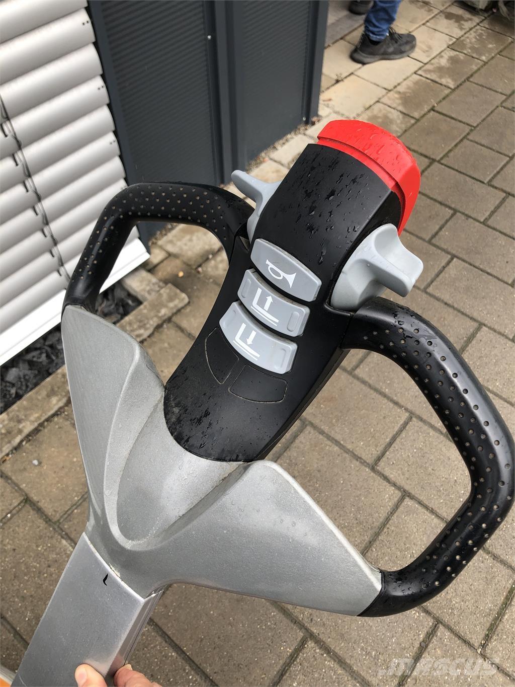 Still EXU16 Yaya kumandali istif makinasi