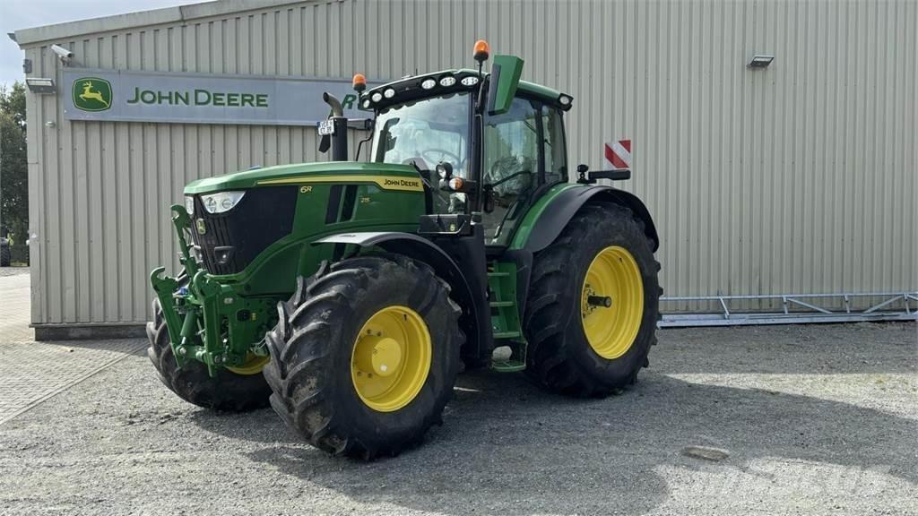 John Deere 6R215 Traktörler