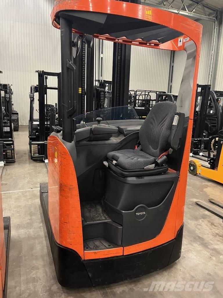 BT RRE250H Reach truck - depo içi istif araçları