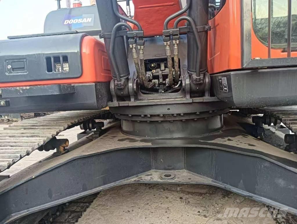 Doosan DX 225 LC-9C Paletli ekskavatörler
