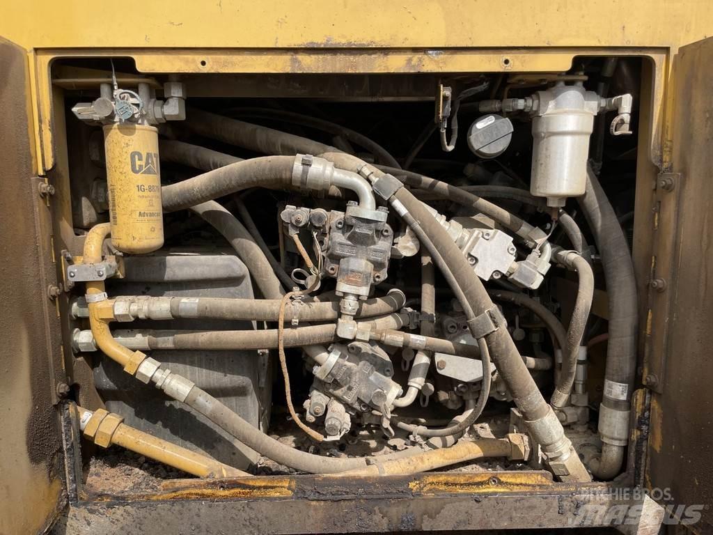 CAT AP555F Asfalt sericiler
