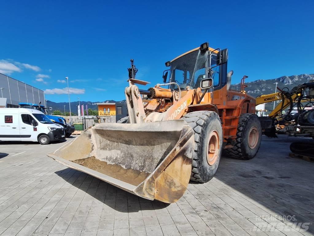 Doosan DL 300 Tekerlekli yükleyiciler