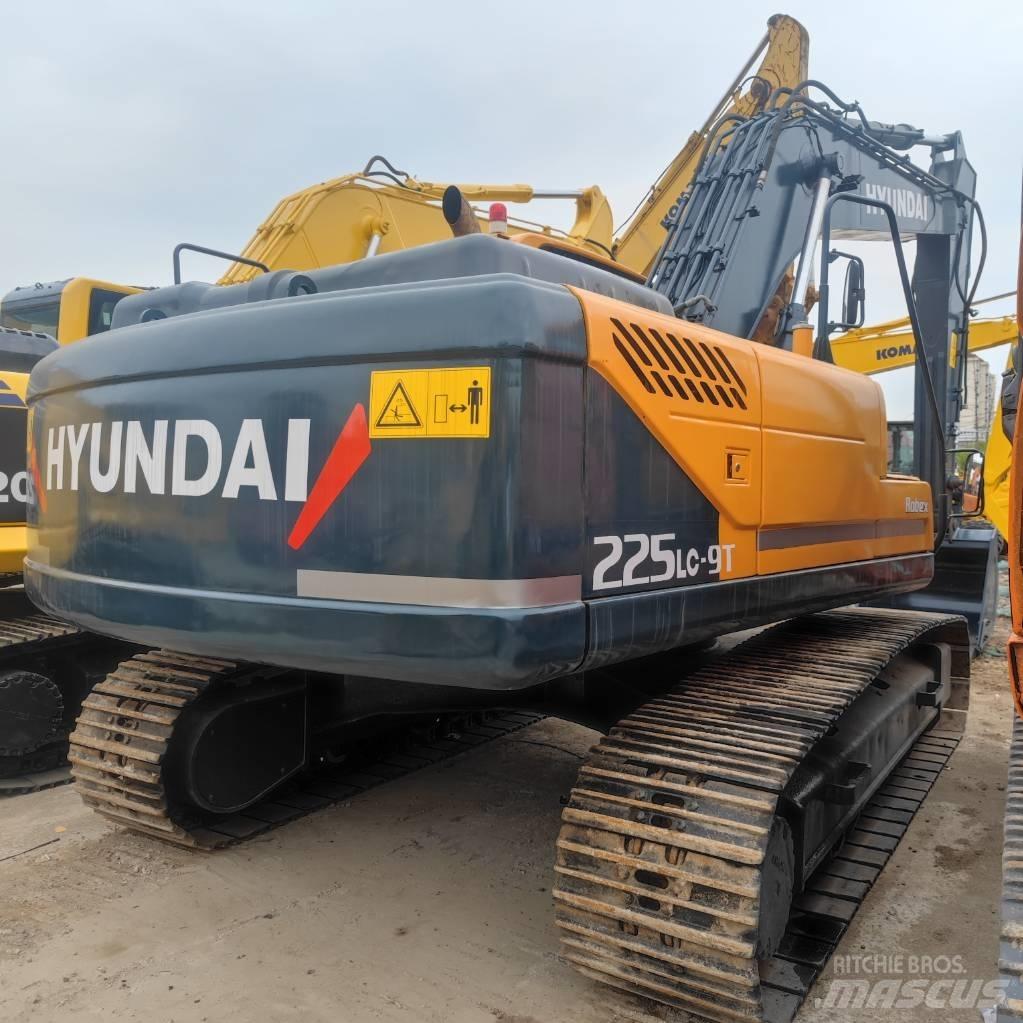 Hyundai R 225LC-9T Paletli ekskavatörler