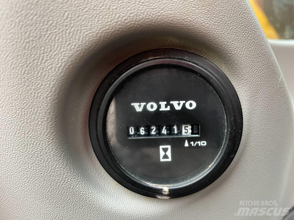 Volvo ECR 235 Paletli ekskavatörler