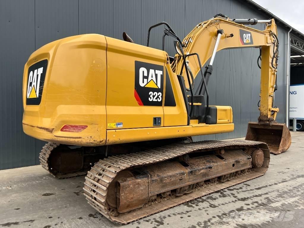 CAT 323 07A Paletli ekskavatörler