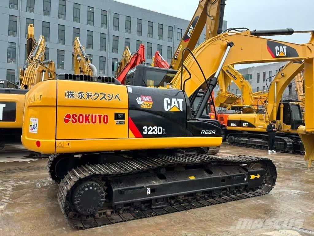 CAT 323 D Paletli ekskavatörler