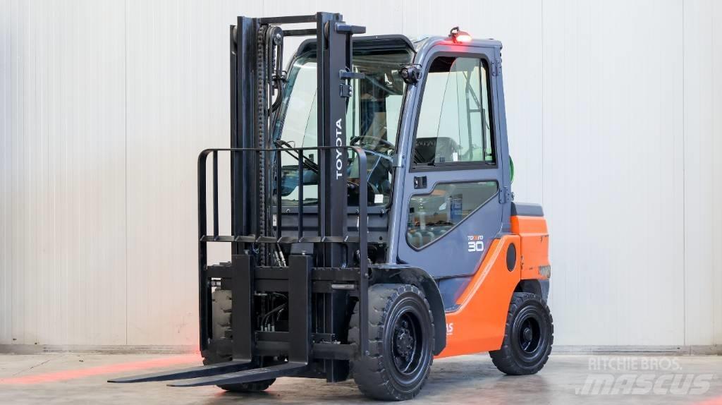 Toyota 02-8 FGF 30 LPG'li forkliftler