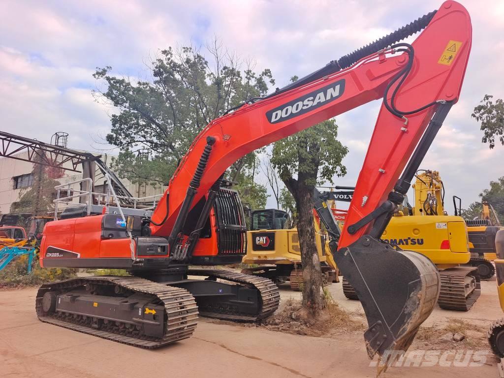 Doosan DX 225 Paletli ekskavatörler