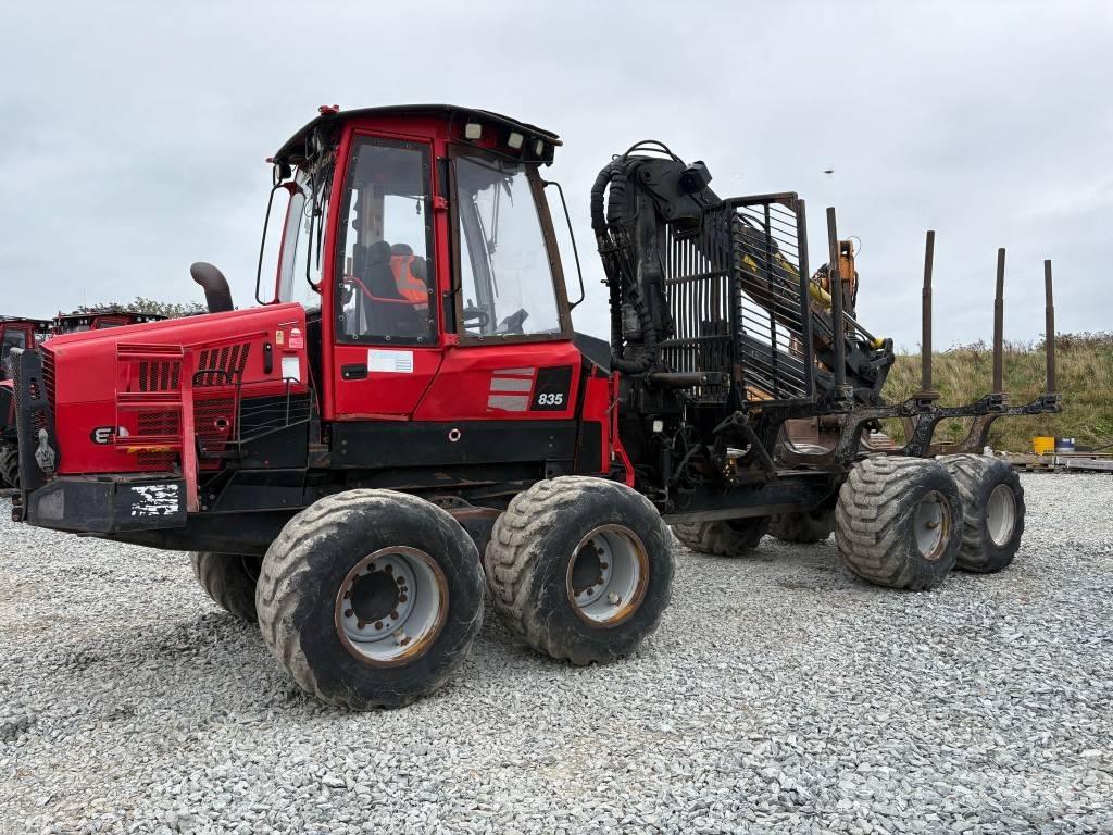 Komatsu 835 Tomruk yükleyici traktörler