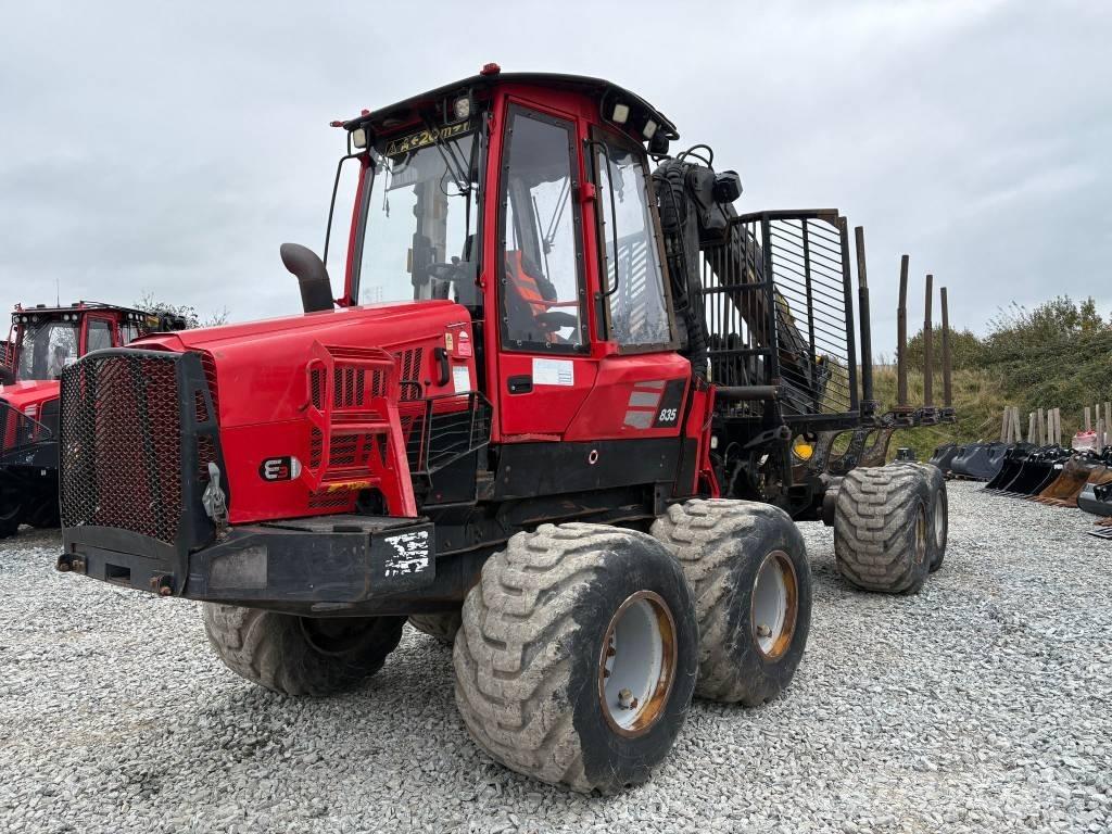 Komatsu 835 Tomruk yükleyici traktörler