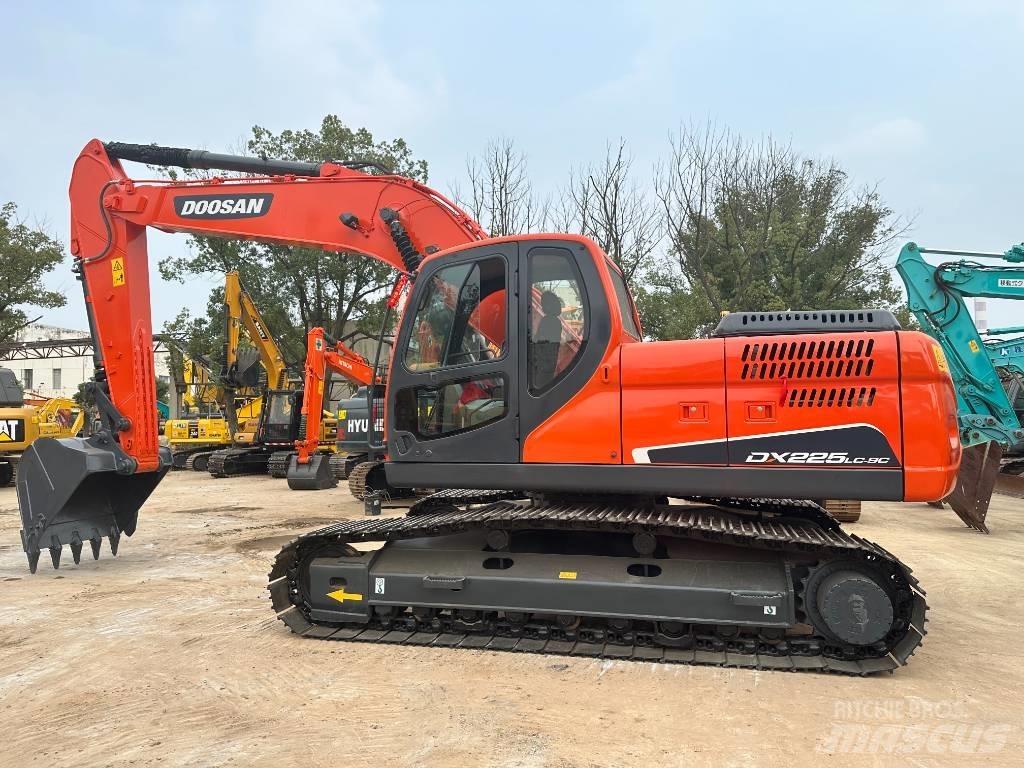 Doosan DX 225 LC-9 Paletli ekskavatörler