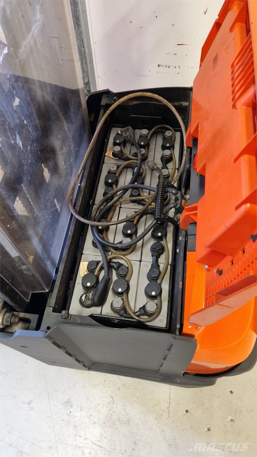 Toyota SWE140L Akülü depo ekipmanları