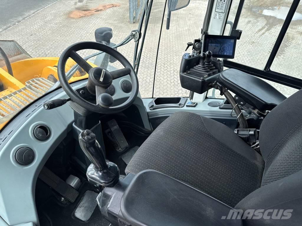 Liebherr L586 Tekerlekli yükleyiciler