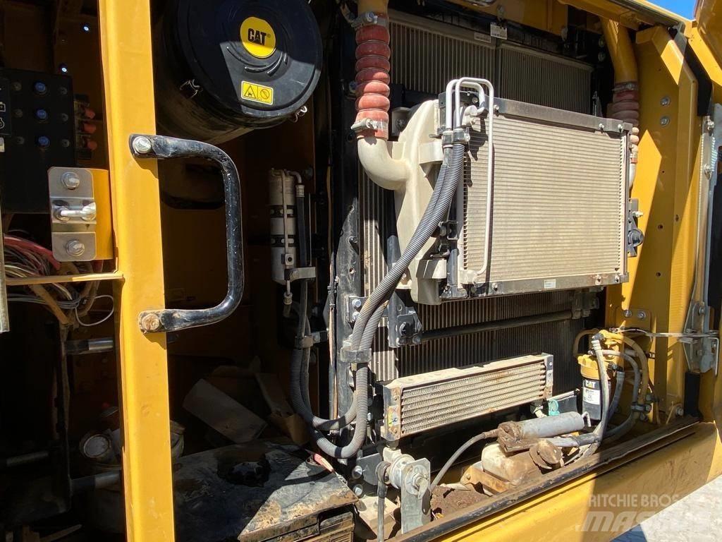 CAT 323 E Paletli ekskavatörler