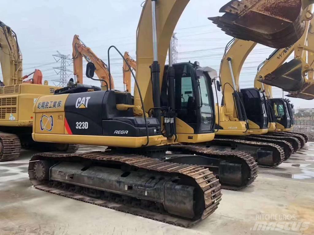 CAT 323 Paletli ekskavatörler