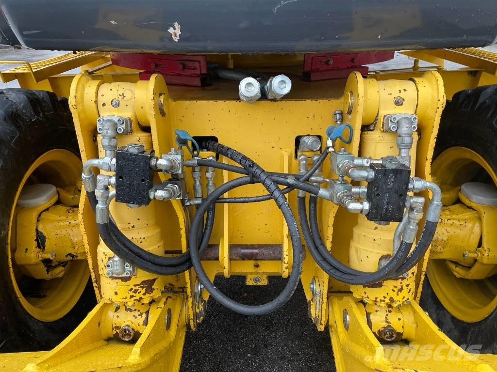 Komatsu PW 98 MR-8 Lastik tekerli ekskavatörler