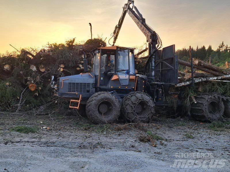 Valmet 860 Tomruk yükleyici traktörler