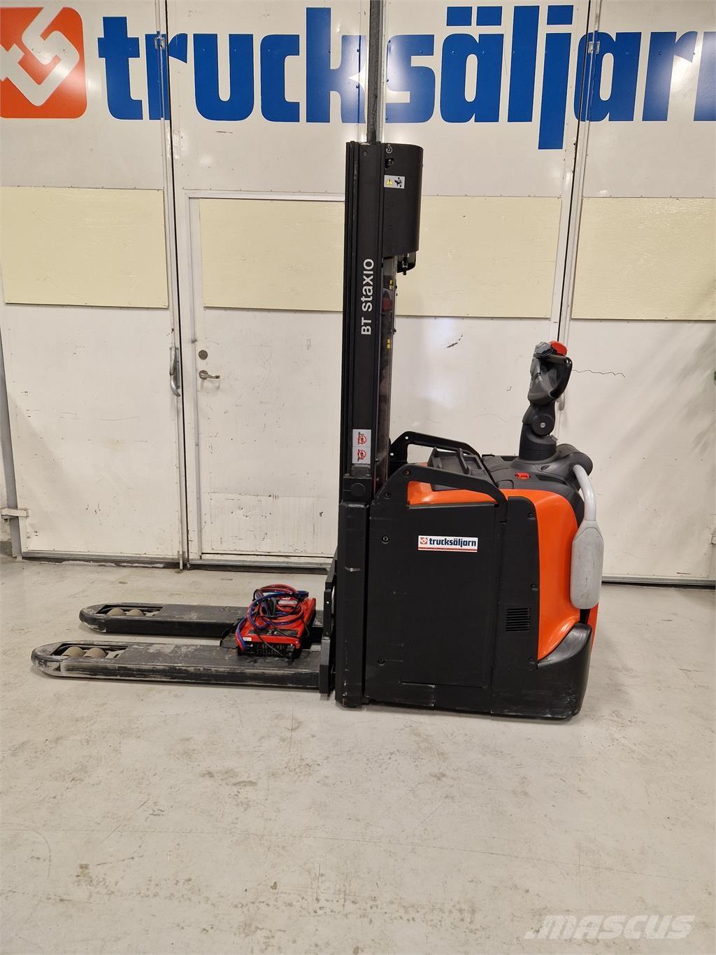 Toyota SPE120L Akülü depo ekipmanları