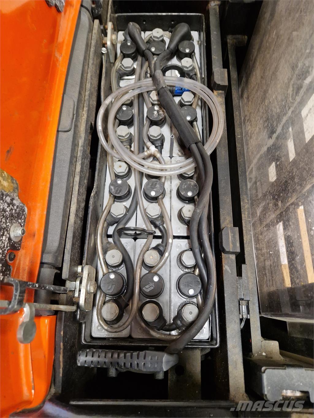 Toyota SPE120L Akülü depo ekipmanları