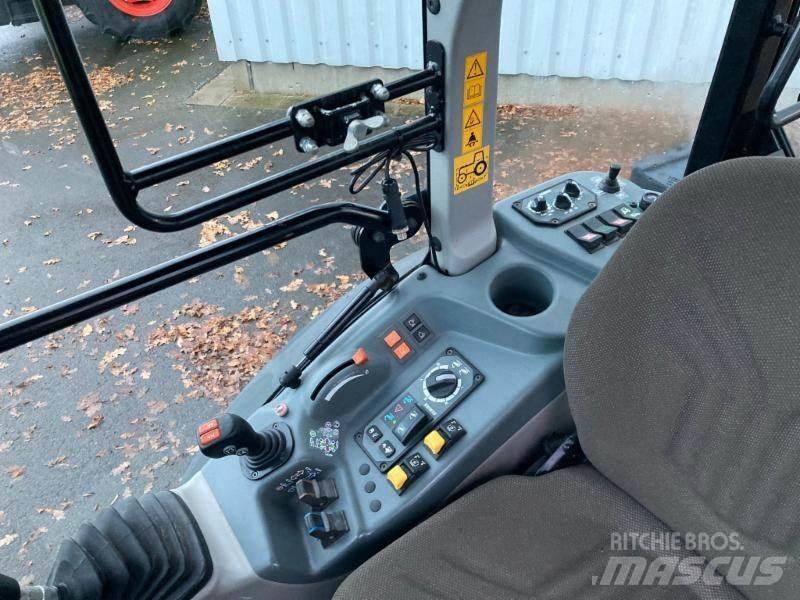 CLAAS NEXOS 240 S Traktörler
