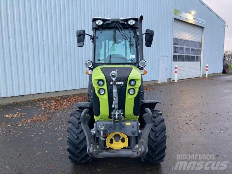 CLAAS NEXOS 240 S Traktörler