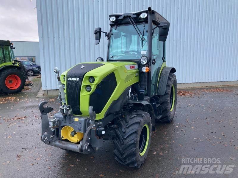 CLAAS NEXOS 240 S Traktörler