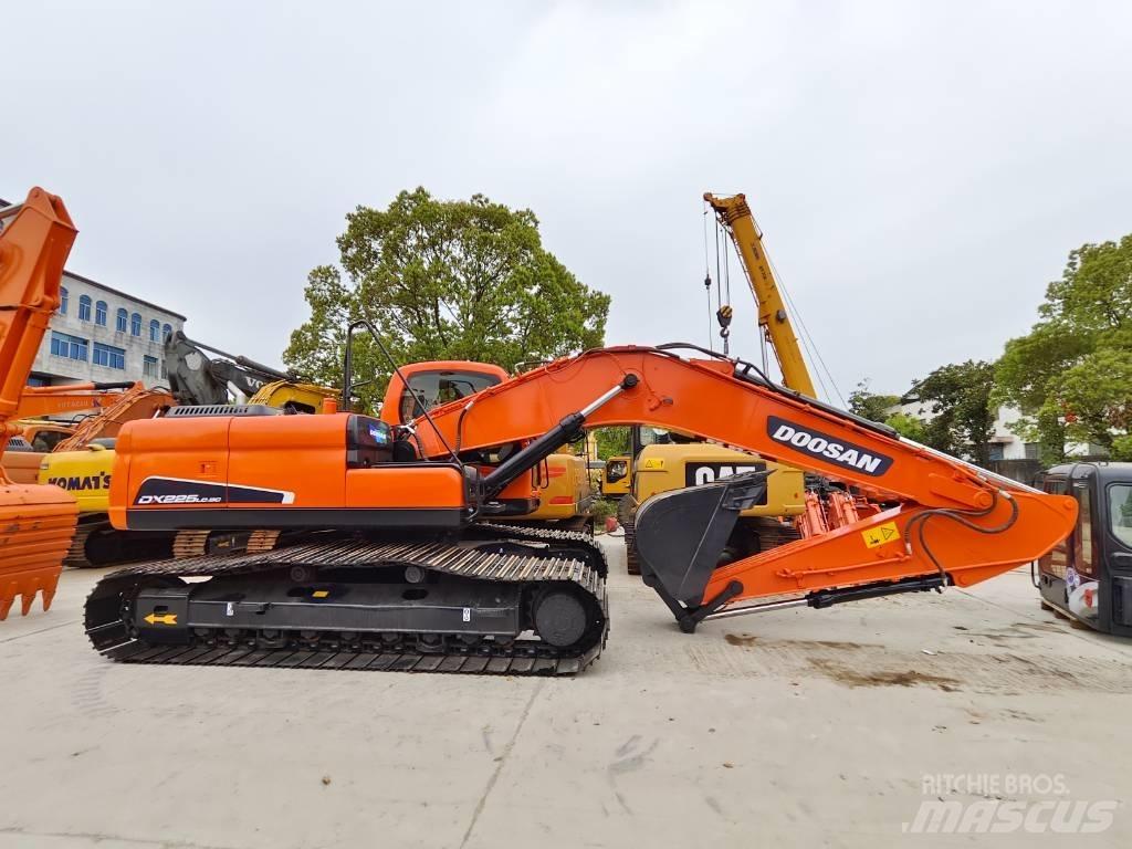Doosan DX 225 LC Paletli ekskavatörler