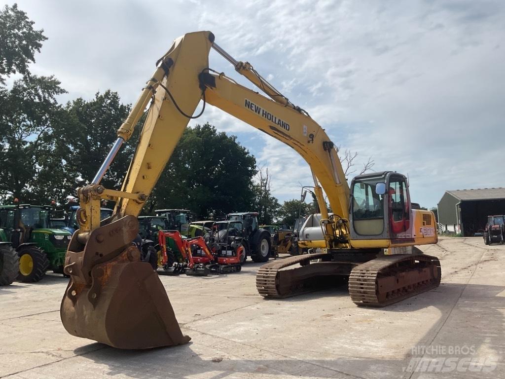 New Holland E 305 Paletli ekskavatörler