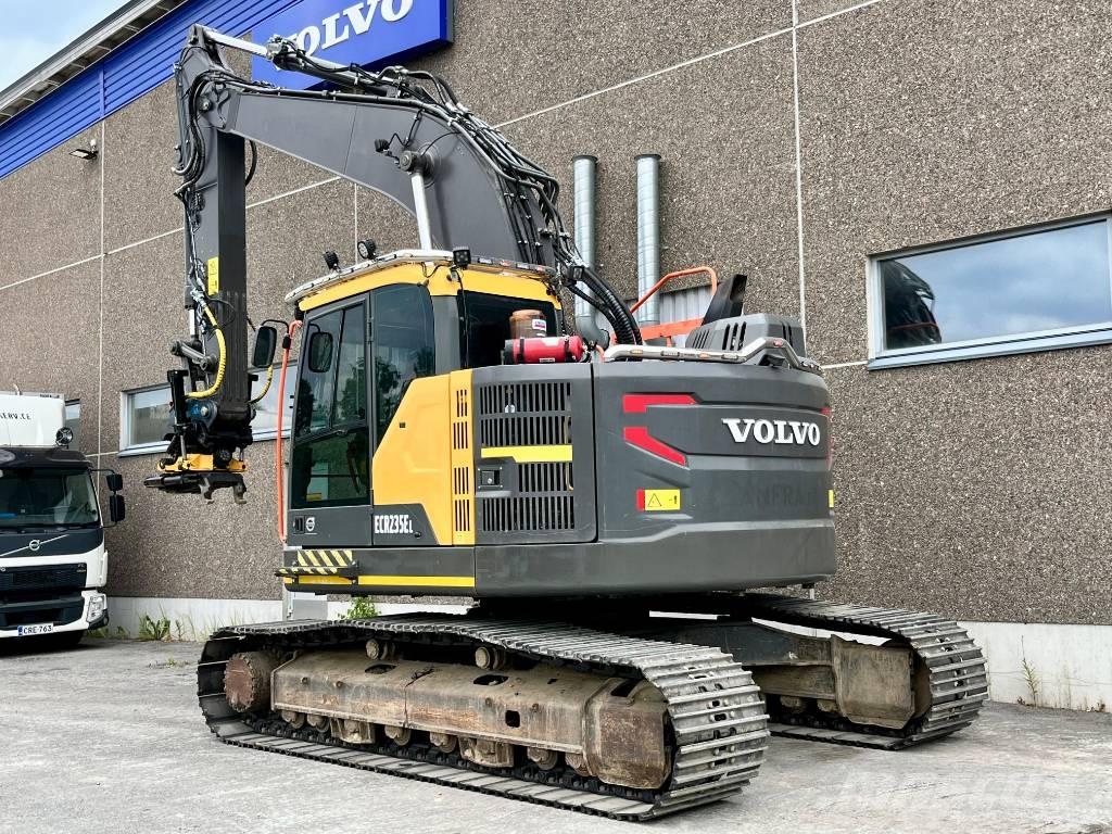 Volvo ECR 235 E Paletli ekskavatörler