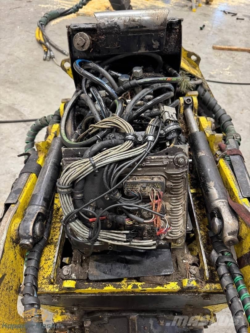 John Deere H415 Agaç kesme robotlari