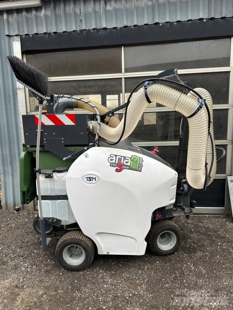  TSM Aria 240 super Diger yol bakim makinalari