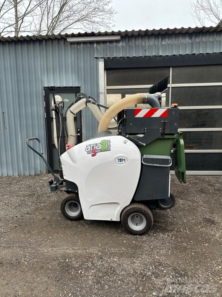  TSM Aria 240 super Diger yol bakim makinalari
