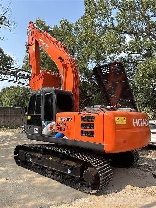 Hitachi 200 Lastik tekerli ekskavatörler